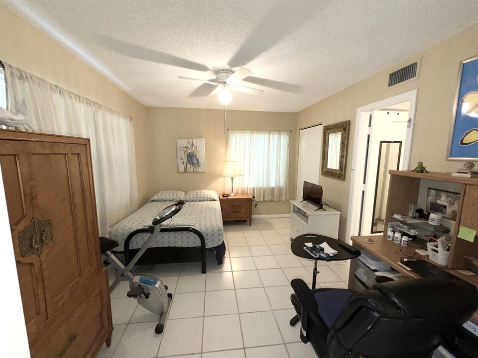 Guest bedroom