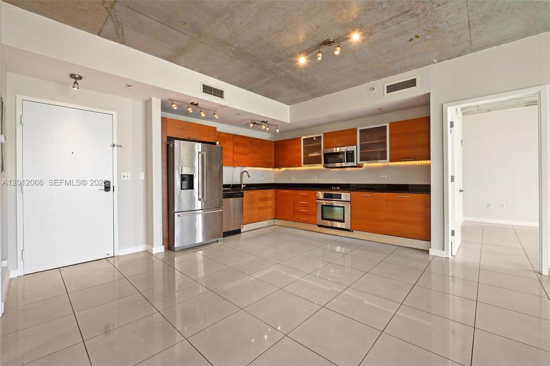 For Sale: $662,000 (2 beds, 2 baths, 1088 Square Feet)