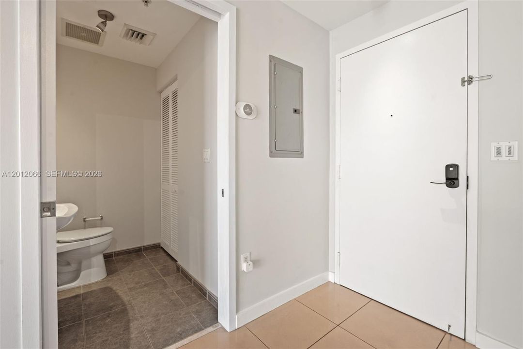 For Sale: $662,000 (2 beds, 2 baths, 1088 Square Feet)