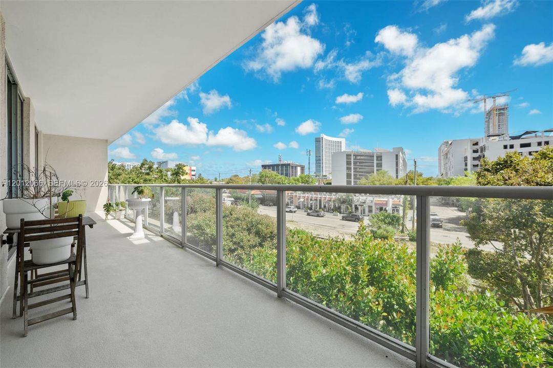 For Sale: $662,000 (2 beds, 2 baths, 1088 Square Feet)