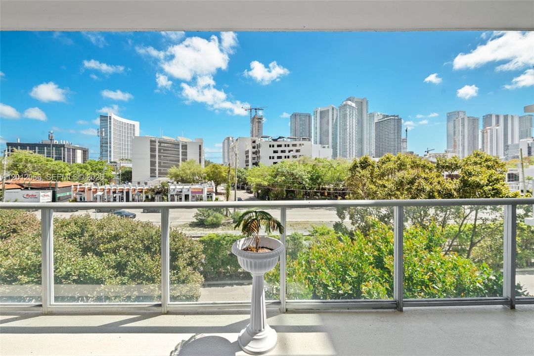 For Sale: $662,000 (2 beds, 2 baths, 1088 Square Feet)