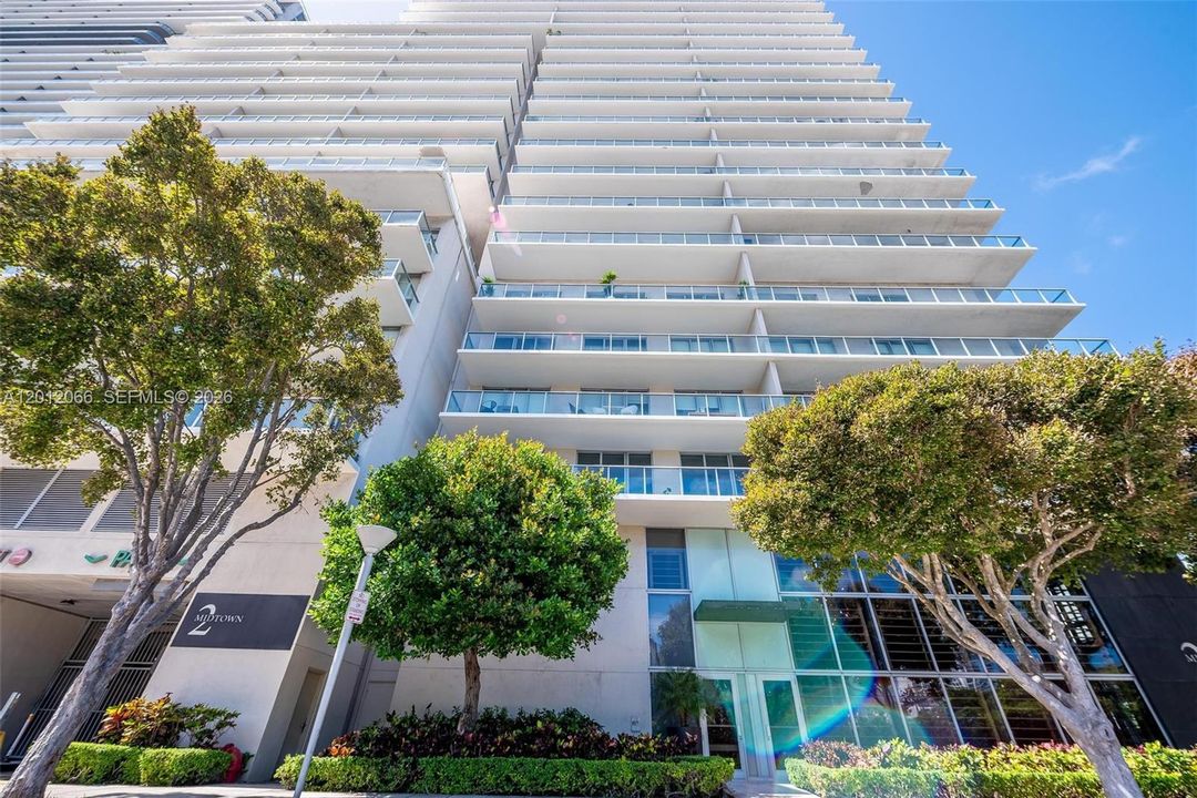 For Sale: $662,000 (2 beds, 2 baths, 1088 Square Feet)