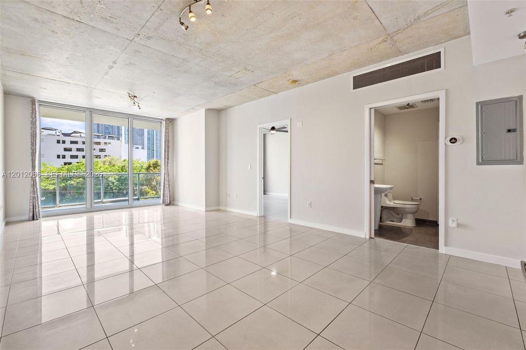 For Sale: $662,000 (2 beds, 2 baths, 1088 Square Feet)