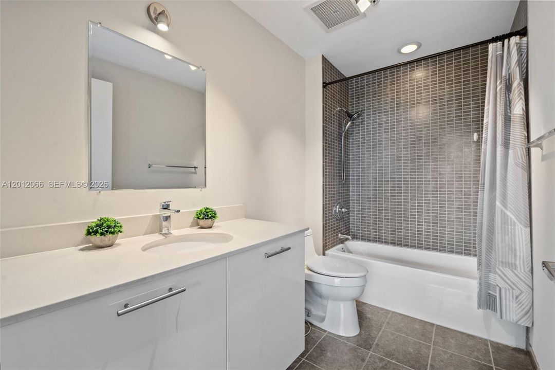 For Sale: $662,000 (2 beds, 2 baths, 1088 Square Feet)