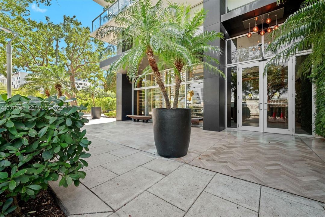 For Sale: $662,000 (2 beds, 2 baths, 1088 Square Feet)