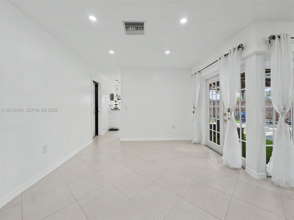 Activo con contrato: $450,000 (3 camas, 2 baños, 1190 Pies cuadrados)