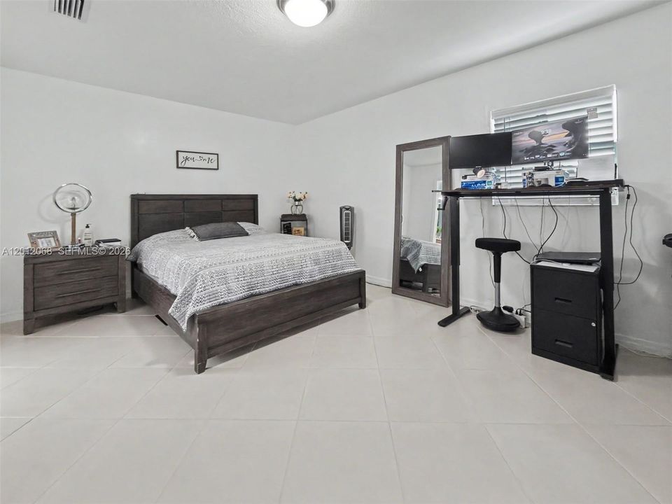 Activo con contrato: $450,000 (3 camas, 2 baños, 1190 Pies cuadrados)