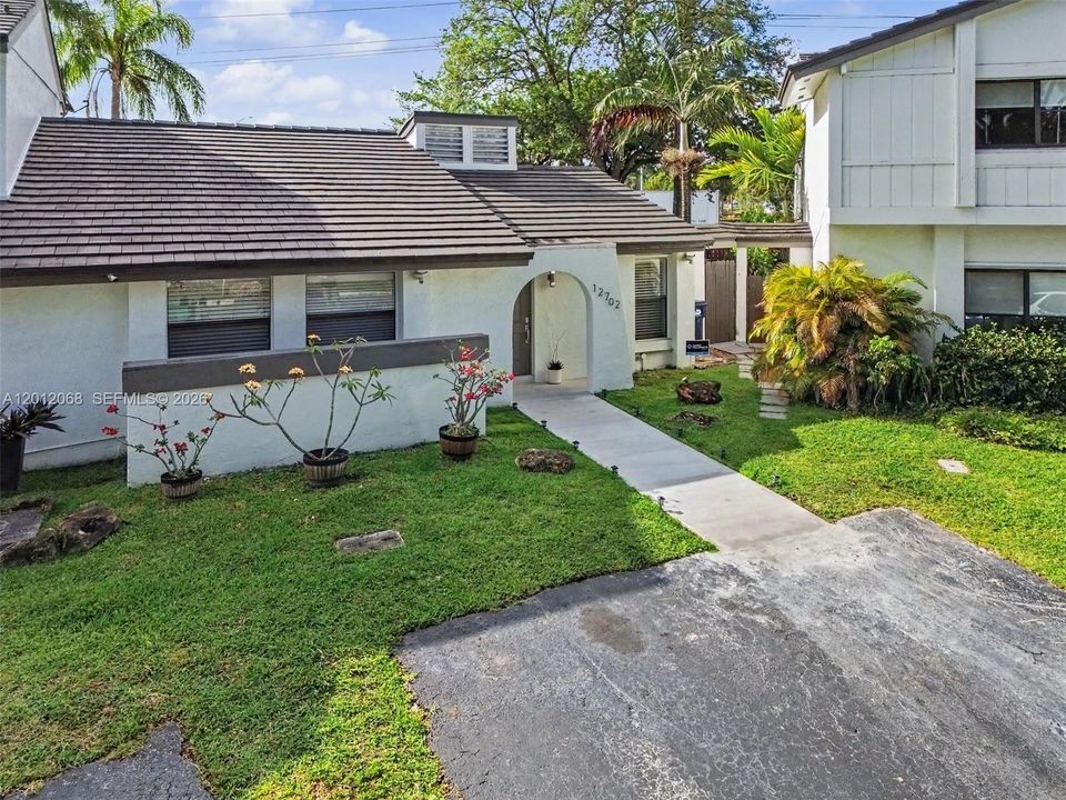 Activo con contrato: $450,000 (3 camas, 2 baños, 1190 Pies cuadrados)