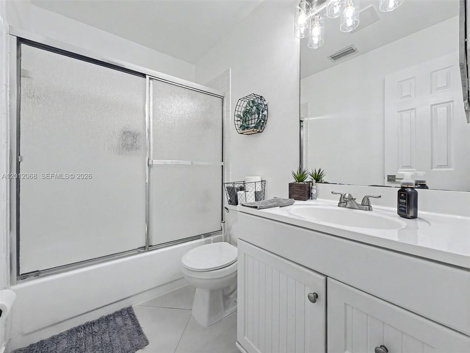 Activo con contrato: $450,000 (3 camas, 2 baños, 1190 Pies cuadrados)