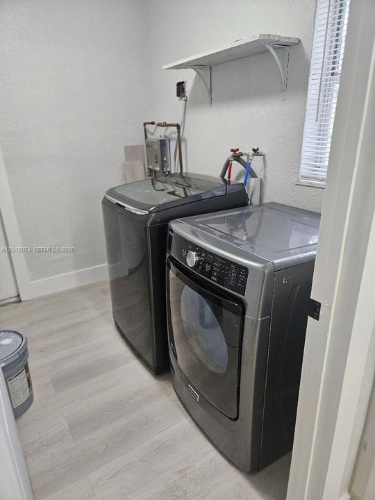 Activo con contrato: $389,900 (3 camas, 2 baños, 1446 Pies cuadrados)