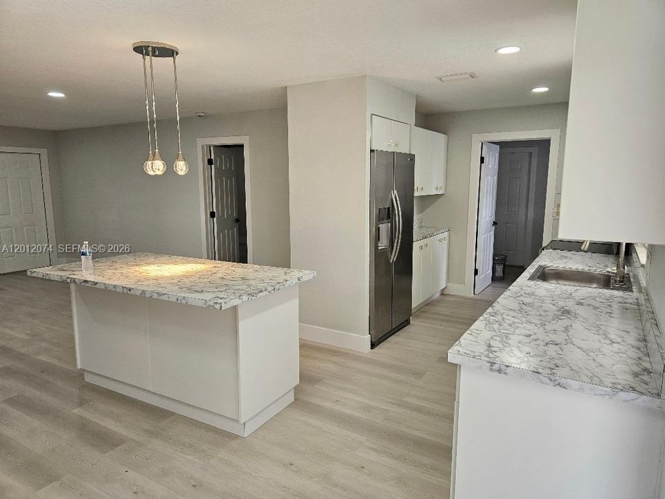 Activo con contrato: $389,900 (3 camas, 2 baños, 1446 Pies cuadrados)