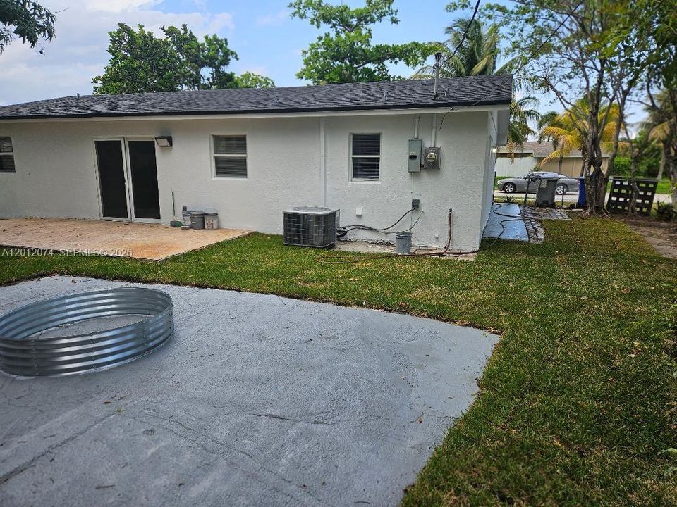 Activo con contrato: $389,900 (3 camas, 2 baños, 1446 Pies cuadrados)