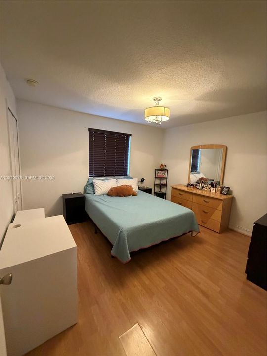 Activo con contrato: $2,350 (2 camas, 2 baños, 970 Pies cuadrados)