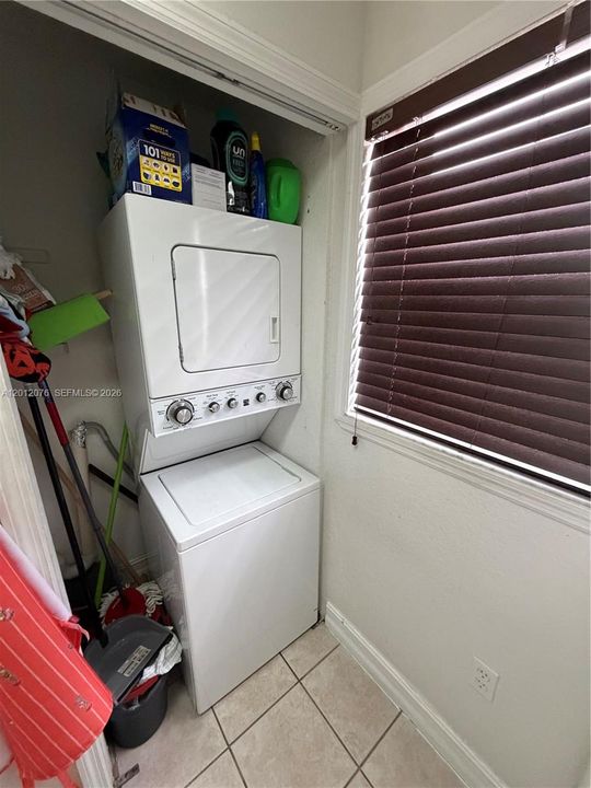 Activo con contrato: $2,350 (2 camas, 2 baños, 970 Pies cuadrados)