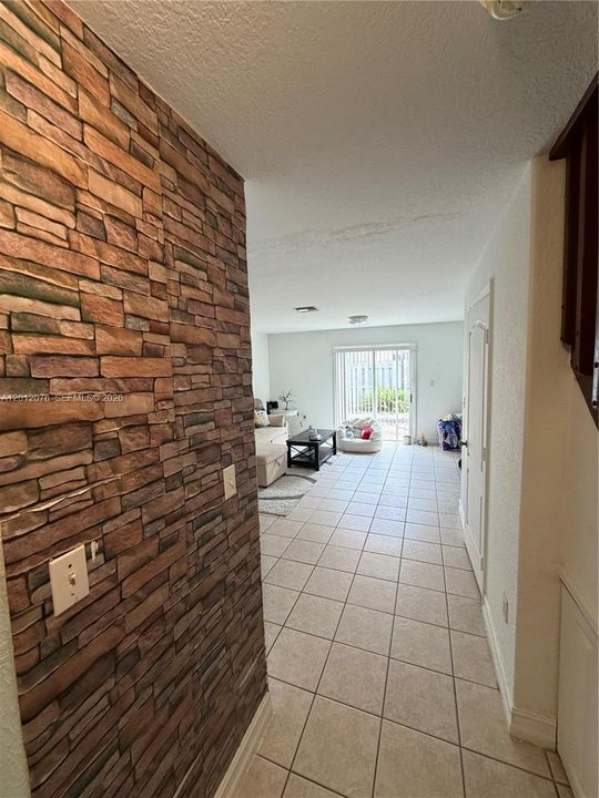Activo con contrato: $2,350 (2 camas, 2 baños, 970 Pies cuadrados)