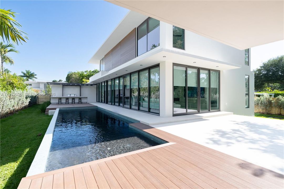 For Sale: $5,300,000 (6 beds, 5 baths, 4237 Square Feet)