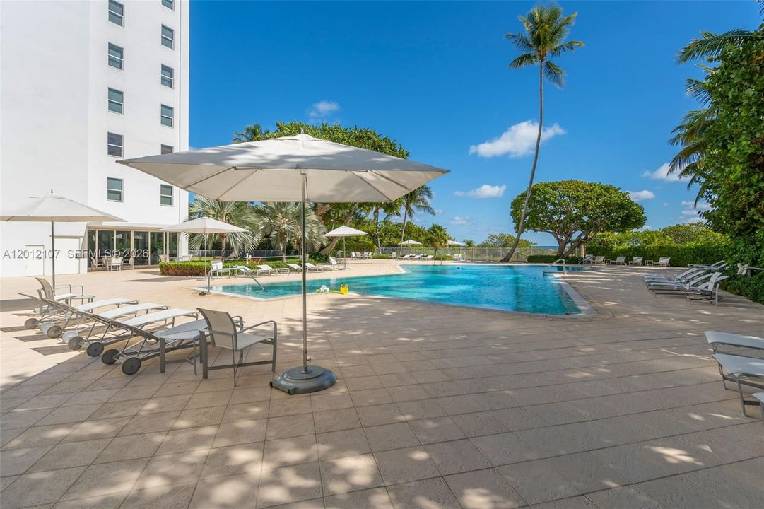 For Sale: $1,275,000 (2 beds, 2 baths, 1580 Square Feet)