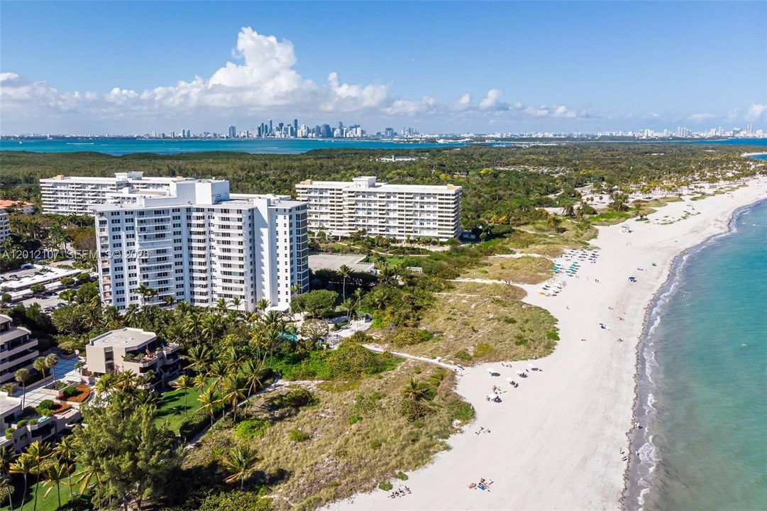 For Sale: $1,275,000 (2 beds, 2 baths, 1580 Square Feet)