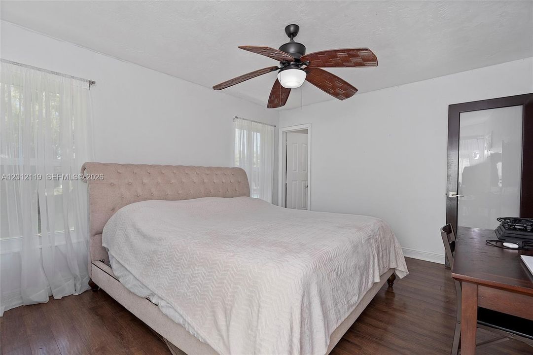 For Sale: $980,000 (3 beds, 2 baths, 1826 Square Feet)
