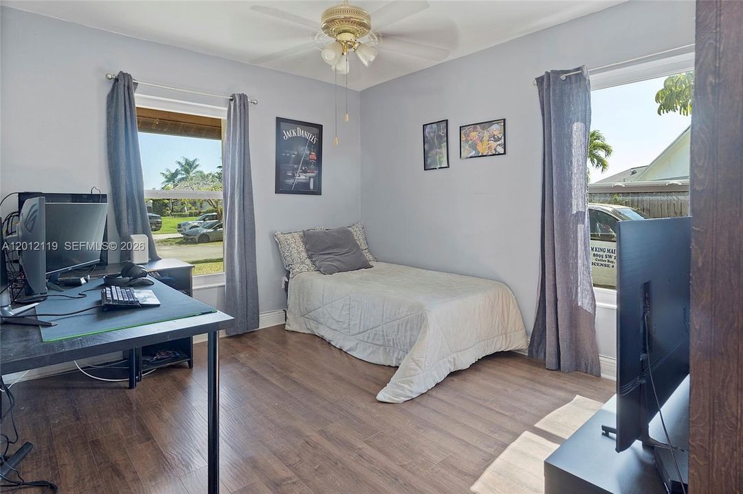For Sale: $980,000 (3 beds, 2 baths, 1826 Square Feet)