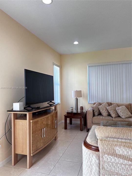 For Rent: $2,750 (3 beds, 2 baths, 1482 Square Feet)