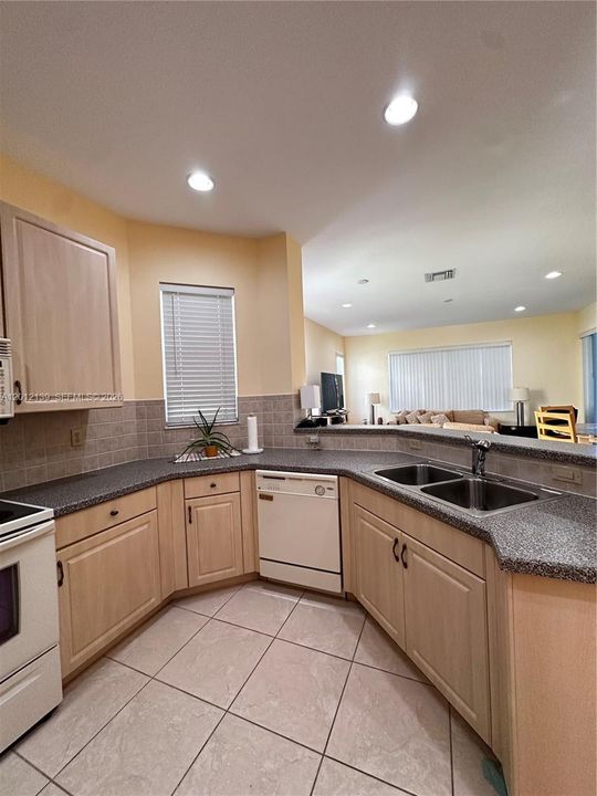 For Rent: $2,750 (3 beds, 2 baths, 1482 Square Feet)