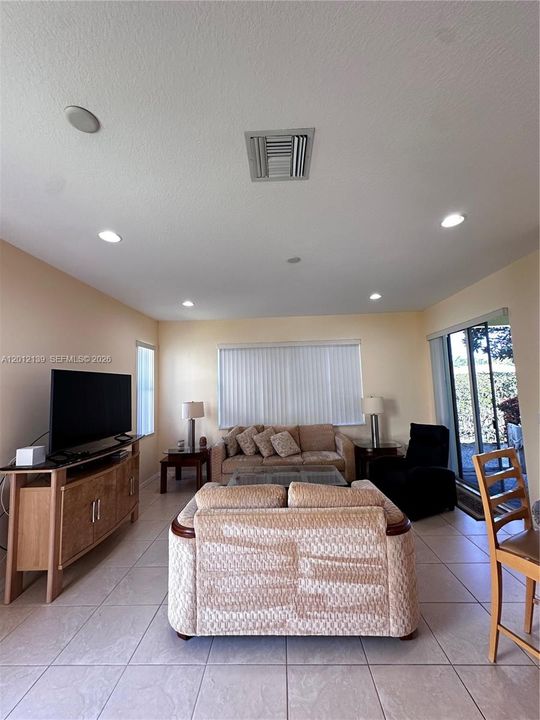 For Rent: $2,750 (3 beds, 2 baths, 1482 Square Feet)