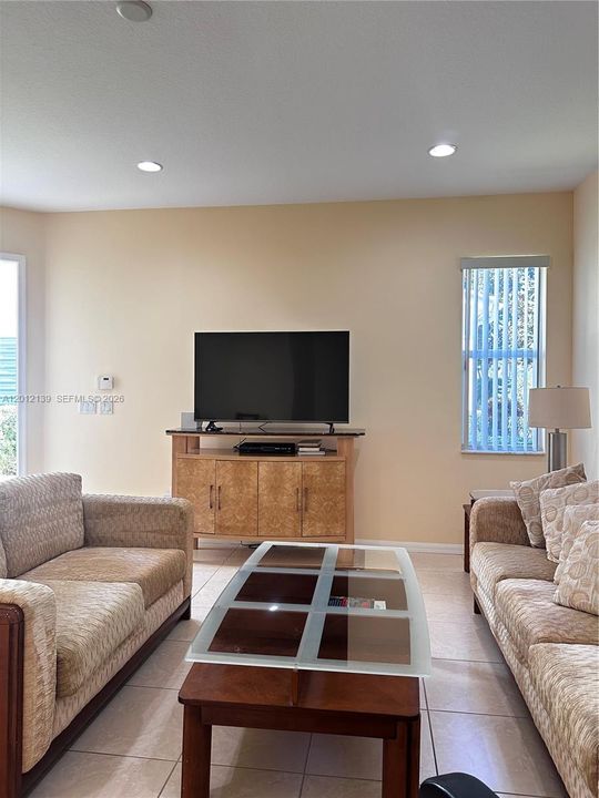 For Rent: $2,750 (3 beds, 2 baths, 1482 Square Feet)