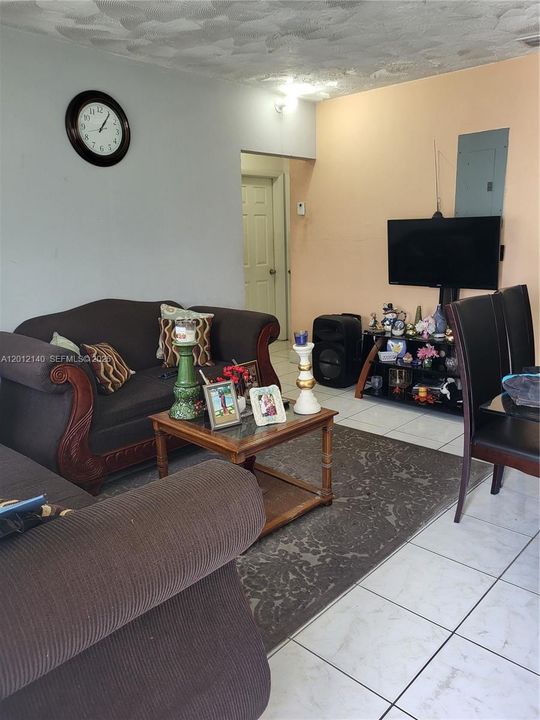 En Venta: $520,000 (4 camas, 2 baños, 1080 Pies cuadrados)