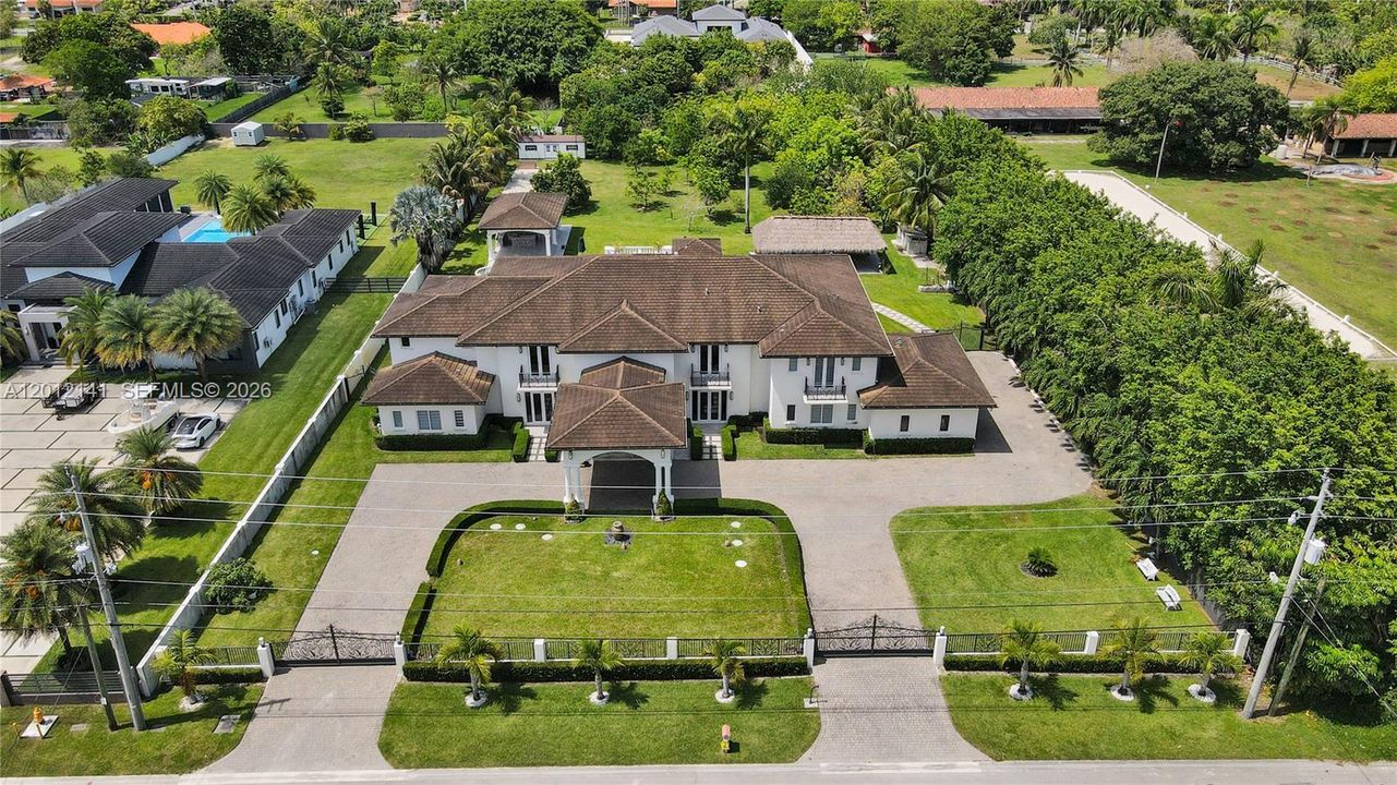 En Venta: $6,490,000 (8 camas, 9 baños, 9196 Pies cuadrados)