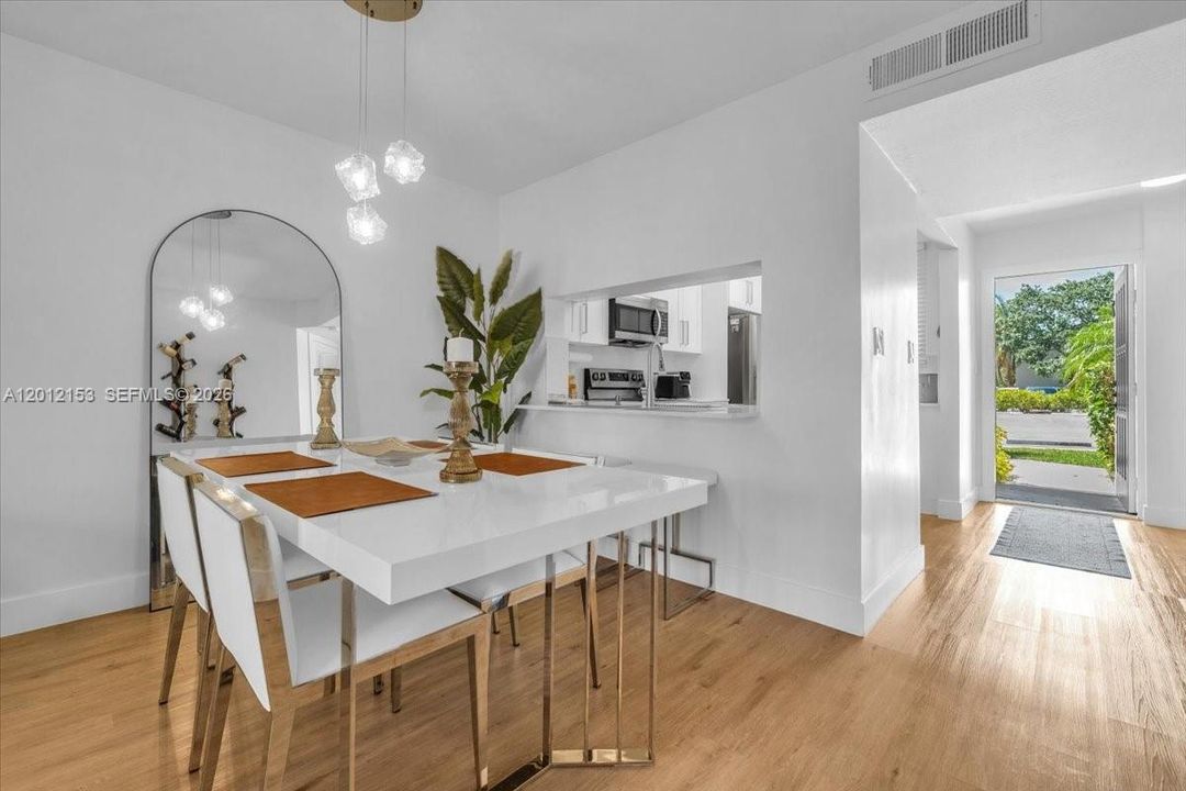 В аренду: $2,500 (2 спален, 2 ванн, 1099 Квадратных фут)