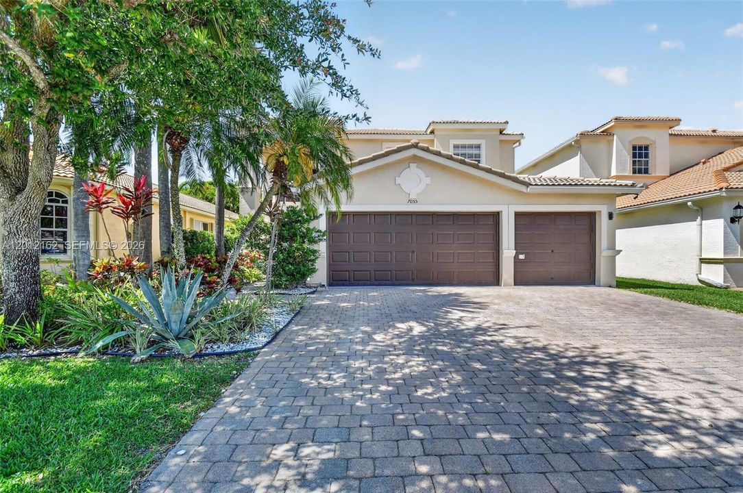 For Sale: $759,900 (5 beds, 3 baths, 2901 Square Feet)