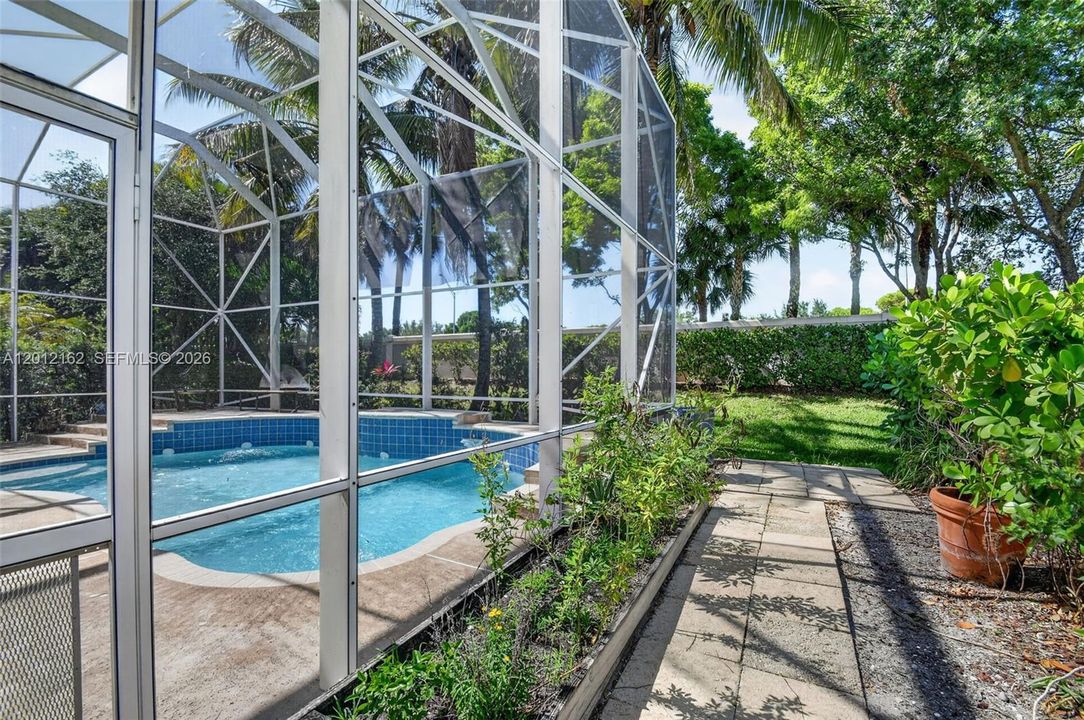 For Sale: $759,900 (5 beds, 3 baths, 2901 Square Feet)
