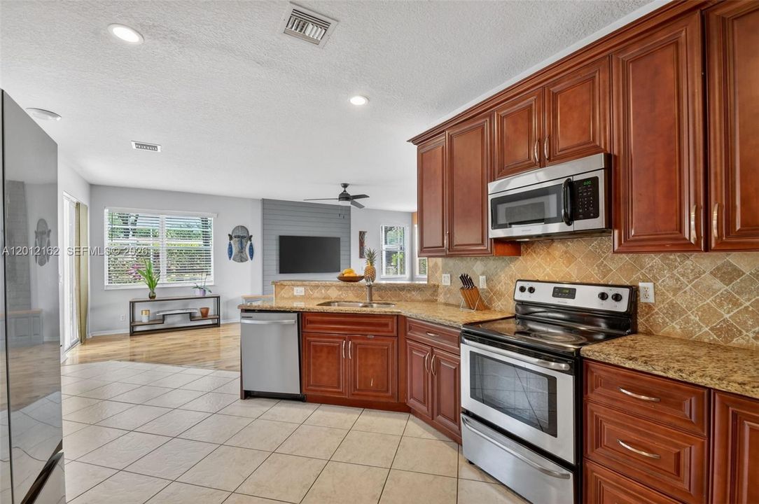 For Sale: $759,900 (5 beds, 3 baths, 2901 Square Feet)