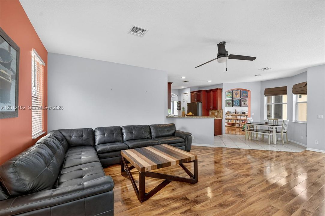 For Sale: $759,900 (5 beds, 3 baths, 2901 Square Feet)