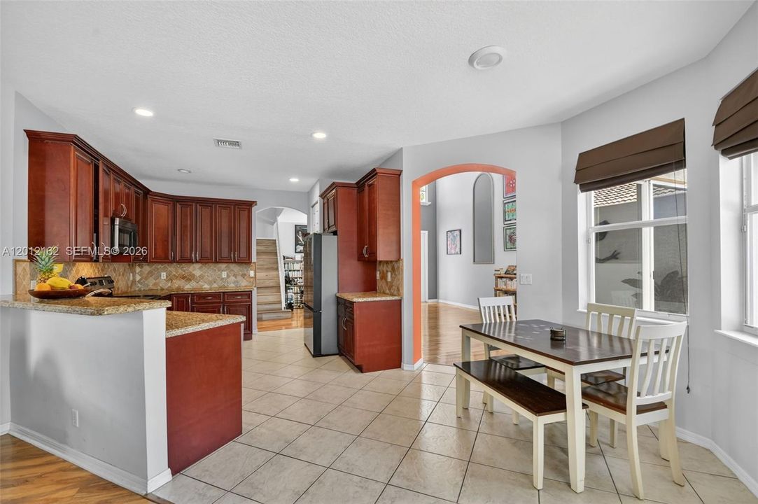 For Sale: $759,900 (5 beds, 3 baths, 2901 Square Feet)