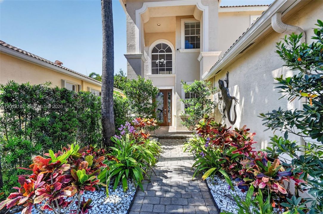 For Sale: $759,900 (5 beds, 3 baths, 2901 Square Feet)