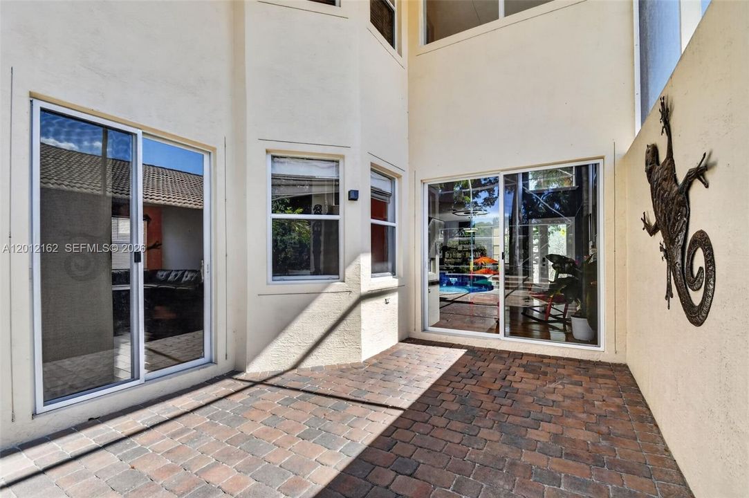 For Sale: $759,900 (5 beds, 3 baths, 2901 Square Feet)