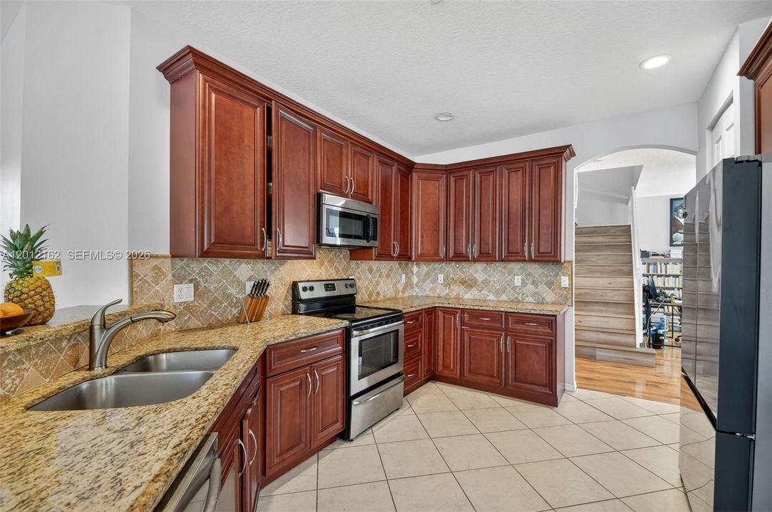 For Sale: $759,900 (5 beds, 3 baths, 2901 Square Feet)