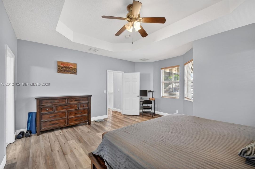 For Sale: $759,900 (5 beds, 3 baths, 2901 Square Feet)