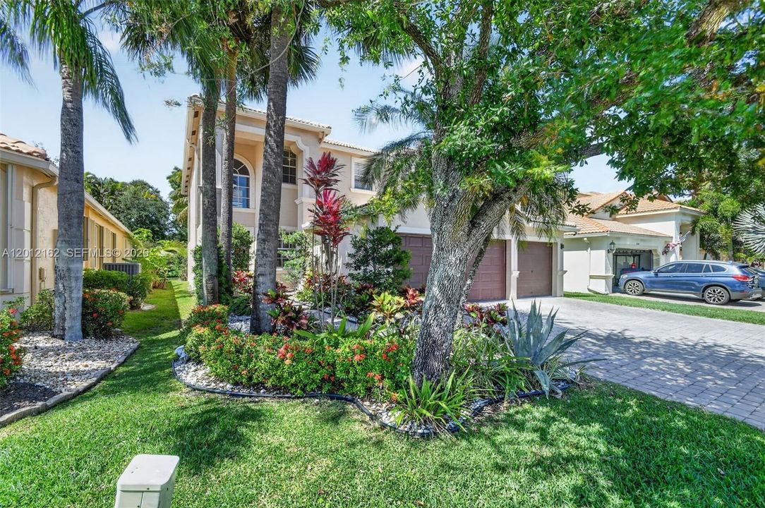 For Sale: $759,900 (5 beds, 3 baths, 2901 Square Feet)