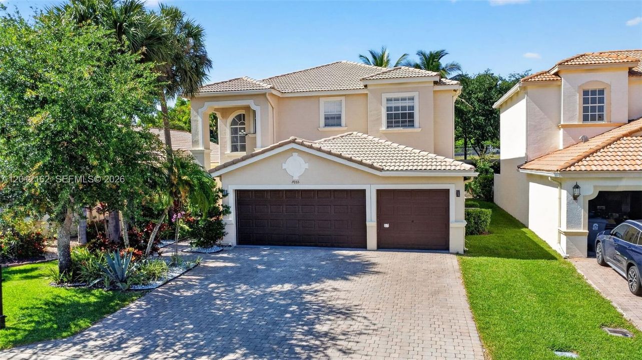 For Sale: $759,900 (5 beds, 3 baths, 2901 Square Feet)