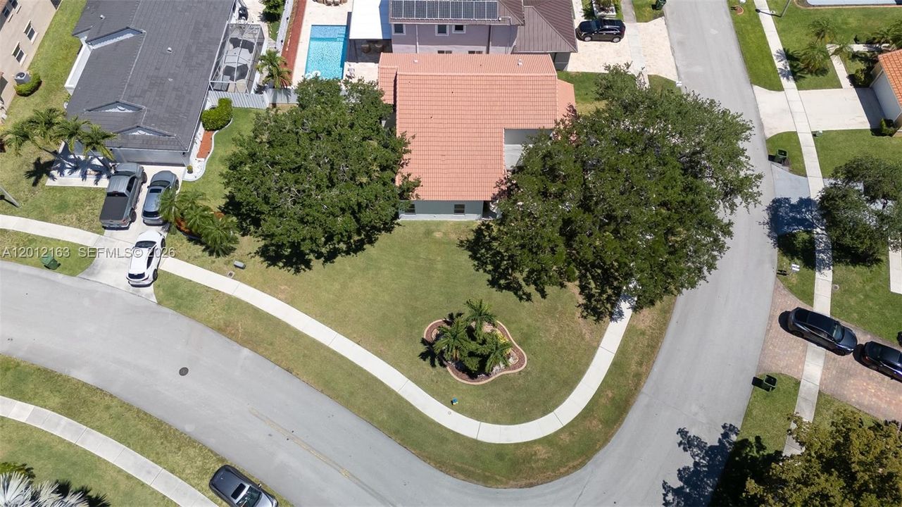 For Sale: $699,000 (3 beds, 2 baths, 2055 Square Feet)