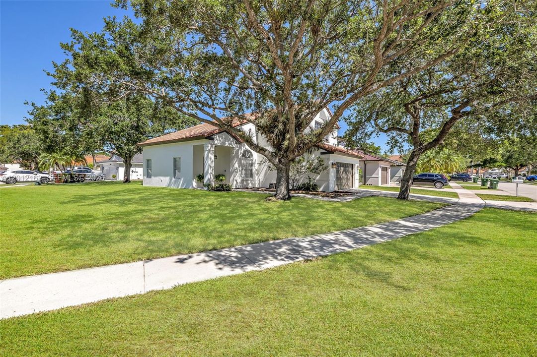 For Sale: $699,000 (3 beds, 2 baths, 2055 Square Feet)