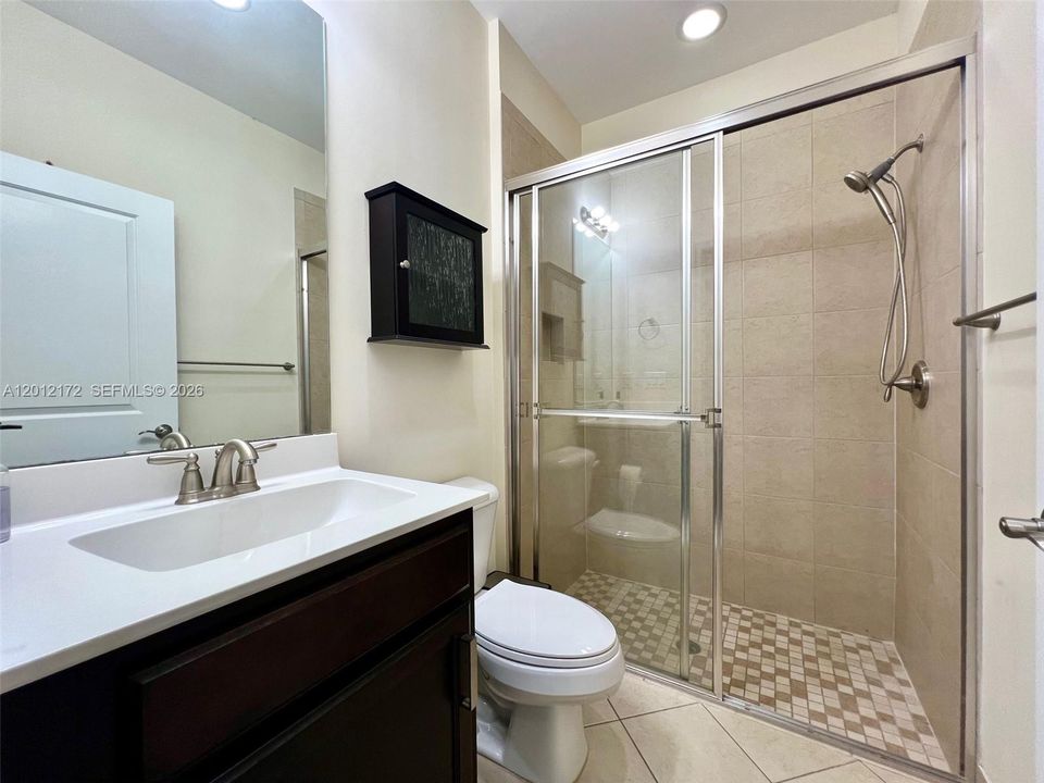 В аренду: $3,900 (3 спален, 3 ванн, 1725 Квадратных фут)
