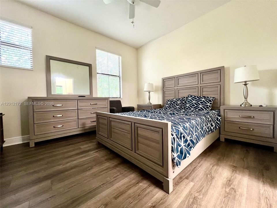 В аренду: $3,900 (3 спален, 3 ванн, 1725 Квадратных фут)