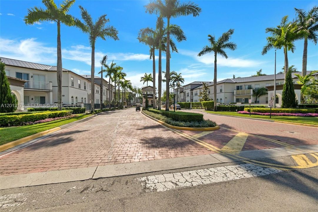 合同活跃: $374,995 (3 贝兹, 2 浴室, 1340 平方英尺)