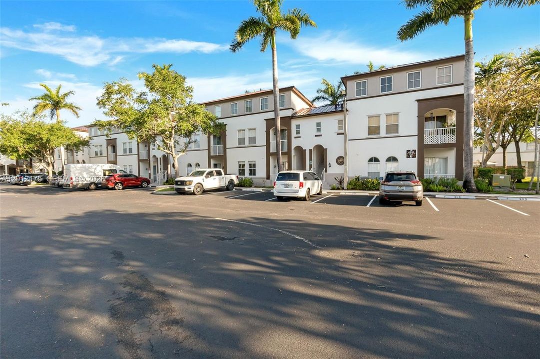 合同活跃: $374,995 (3 贝兹, 2 浴室, 1340 平方英尺)