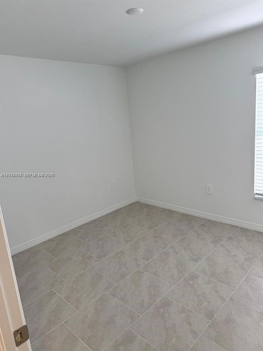 For Rent: $2,300 (4 beds, 2 baths, 1812 Square Feet)