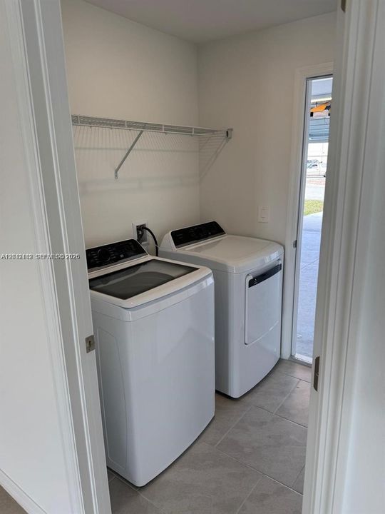 For Rent: $2,300 (4 beds, 2 baths, 1812 Square Feet)